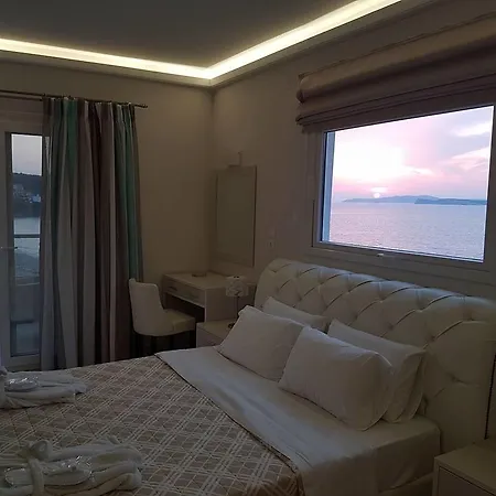 Paralia Luxury Suites Agios Stefanos Avliotes  Exterior foto