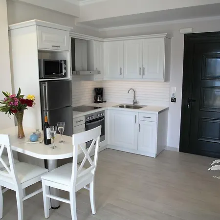 Paralia Luxury Suites Agios Stefanos Avliotes  Exterior foto