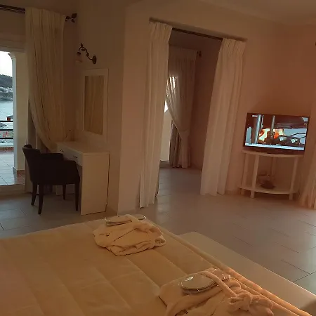 Paralia Luxury Suites Agios Stefanos Avliotes  Exterior foto