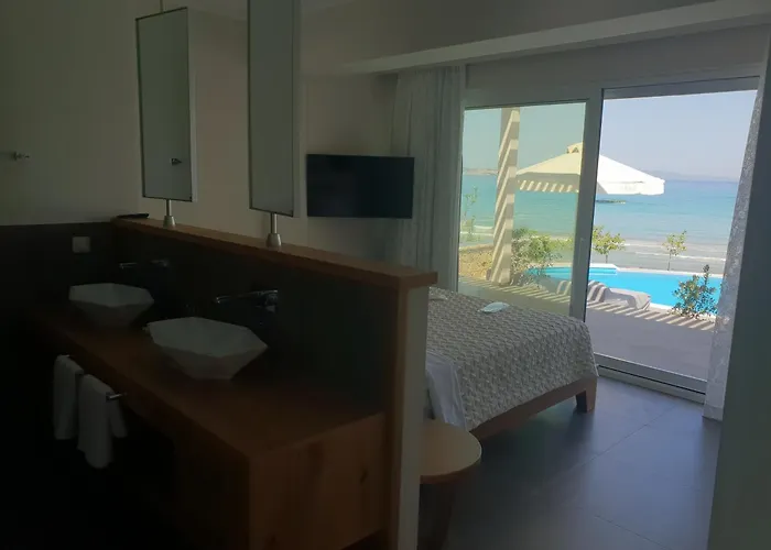 Paralia Luxury Suites